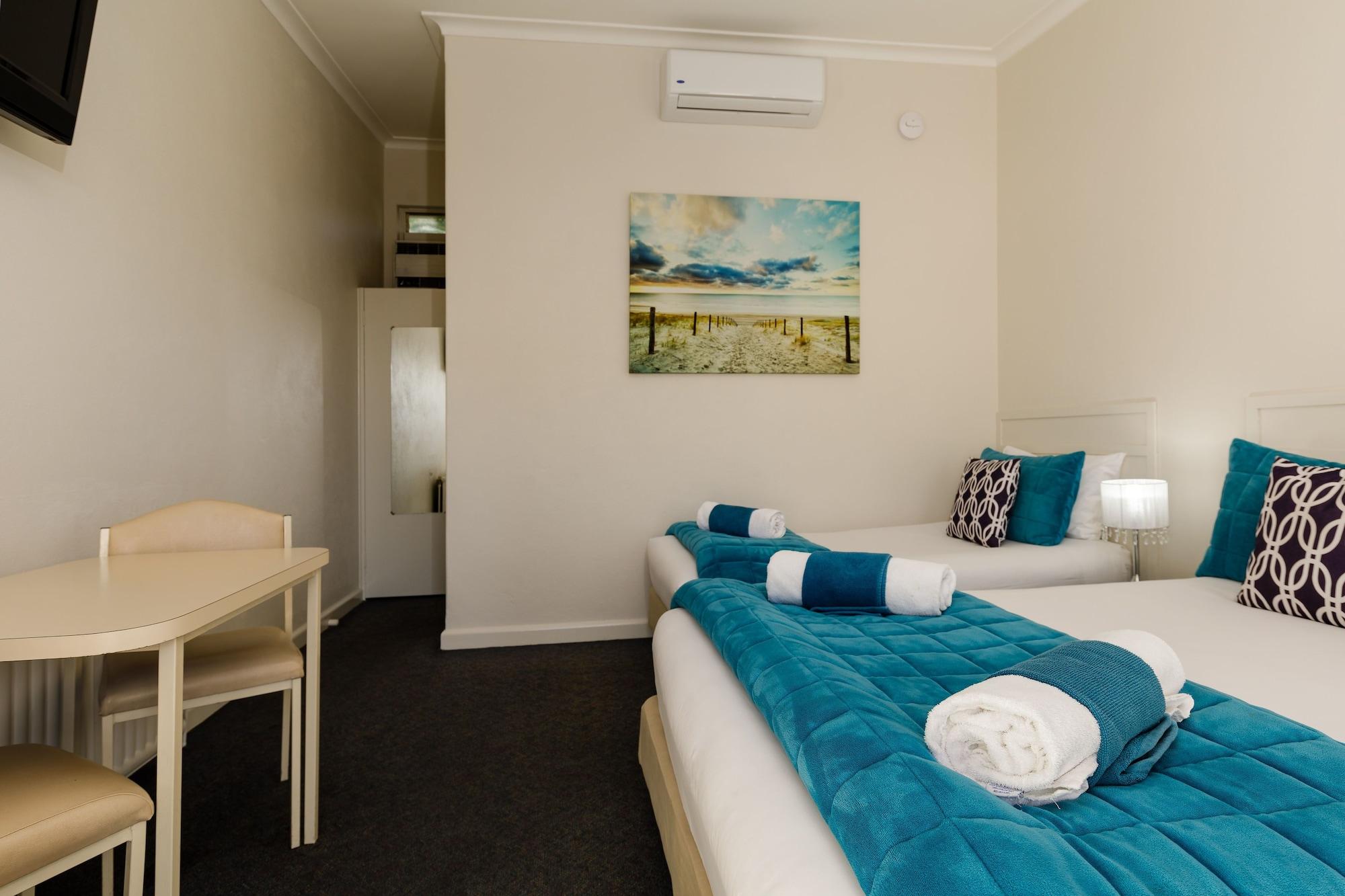 Oval Motel 3*